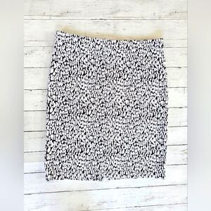 Michael Kors Pencil Skirt Textured Leopard/Animal Print Zip Up Back Navy & White